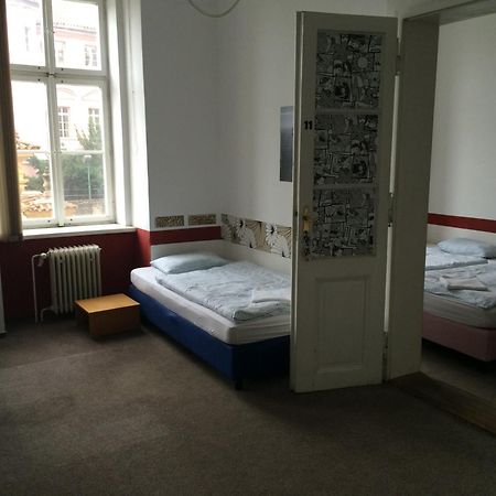 Charles Square Hostel Prag Rum bild