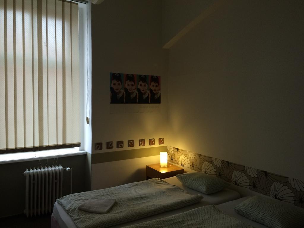 Charles Square Hostel Prag Exteriör bild