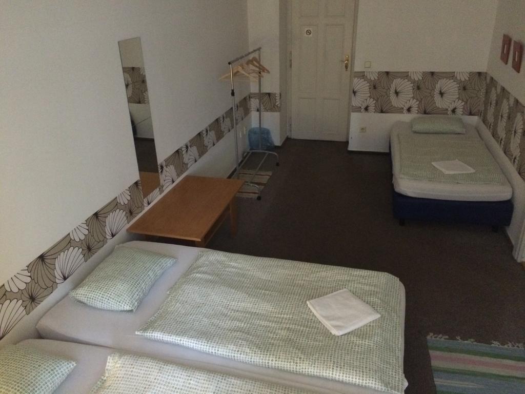 Charles Square Hostel Prag Exteriör bild