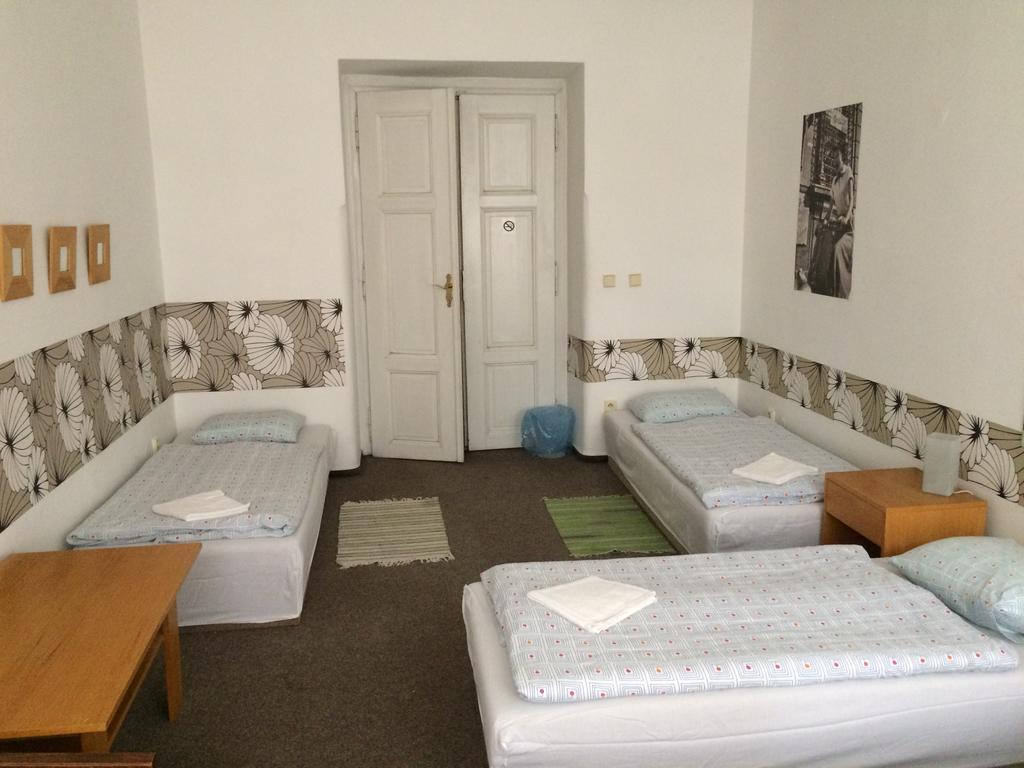 Charles Square Hostel Prag Exteriör bild