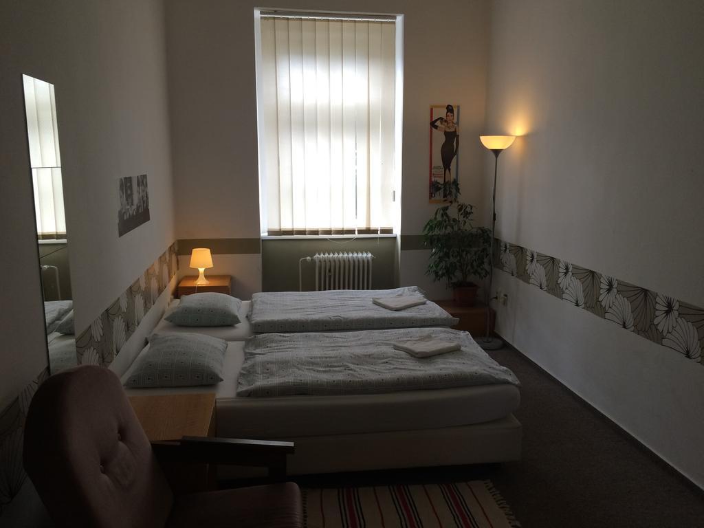 Charles Square Hostel Prag Exteriör bild