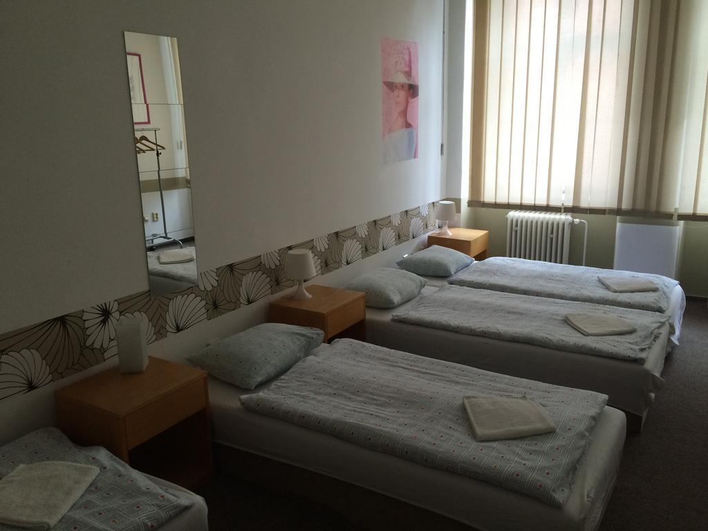 Charles Square Hostel Prag Exteriör bild