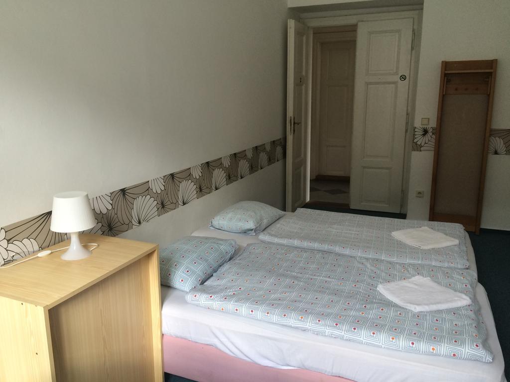 Charles Square Hostel Prag Exteriör bild
