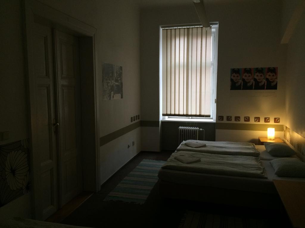 Charles Square Hostel Prag Exteriör bild