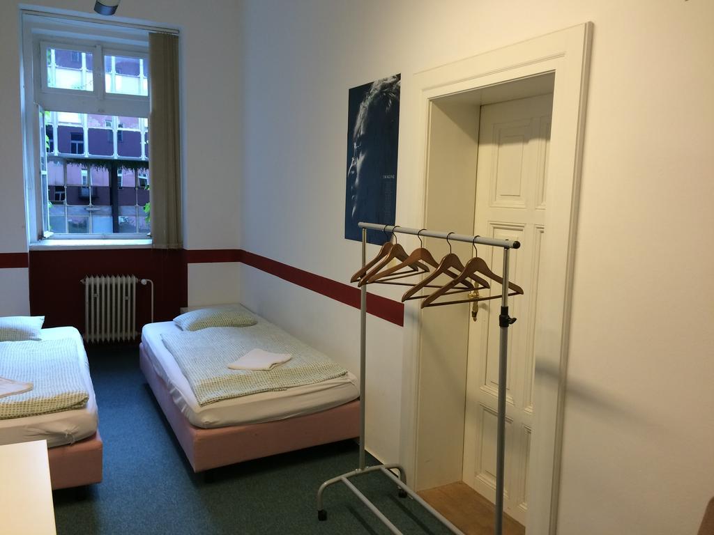 Charles Square Hostel Prag Exteriör bild