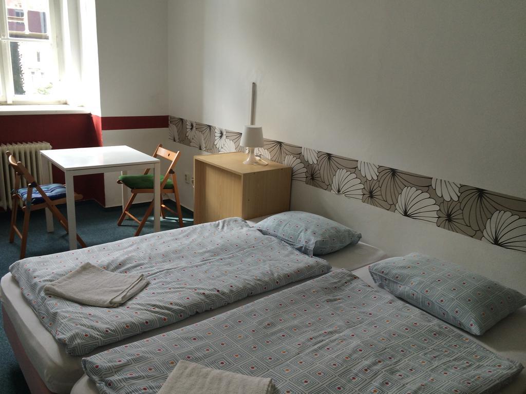 Charles Square Hostel Prag Exteriör bild