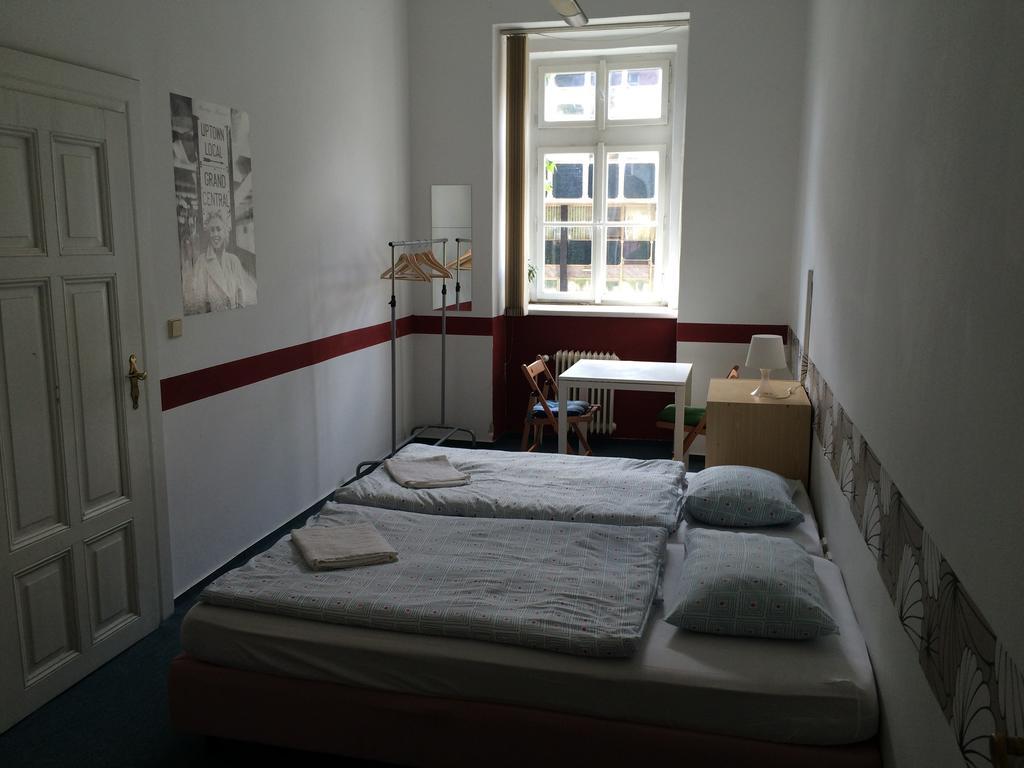 Charles Square Hostel Prag Exteriör bild