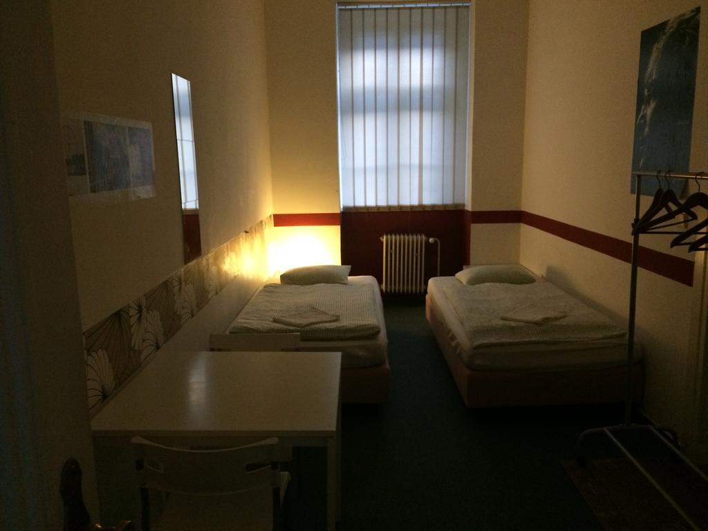 Charles Square Hostel Prag Exteriör bild