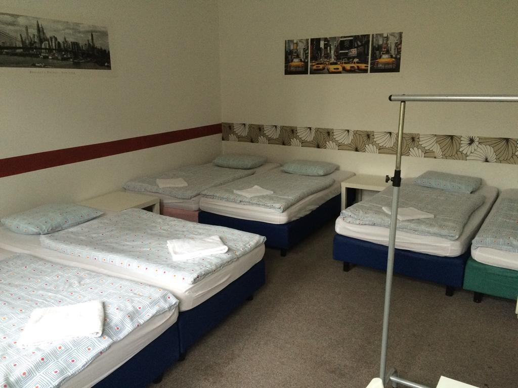Charles Square Hostel Prag Rum bild