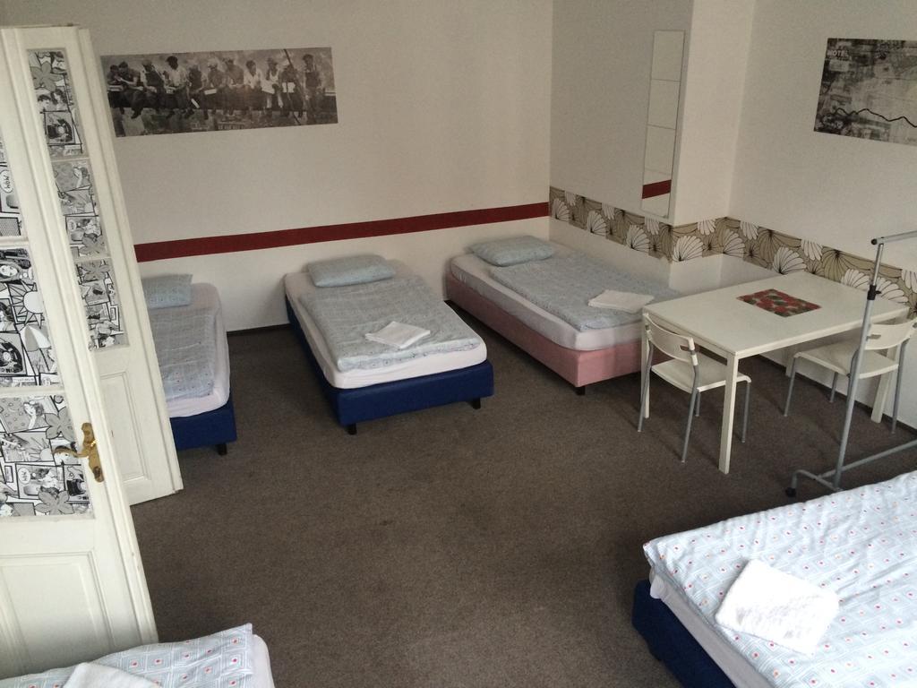 Charles Square Hostel Prag Rum bild