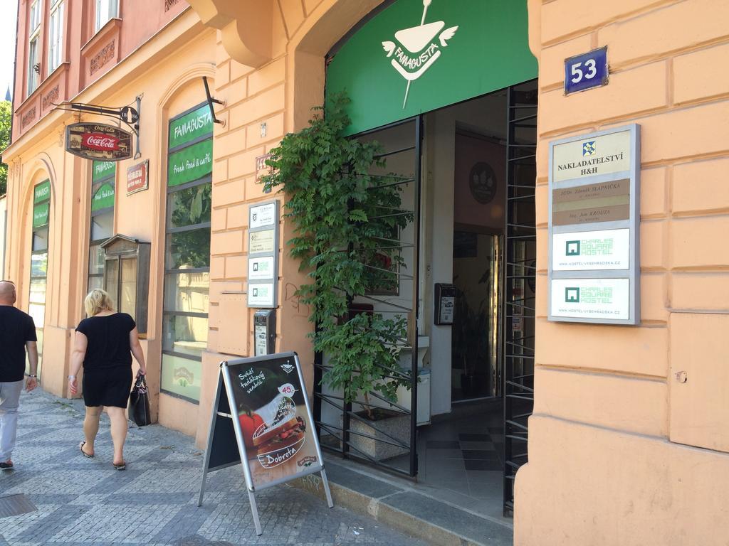 Charles Square Hostel Prag Exteriör bild