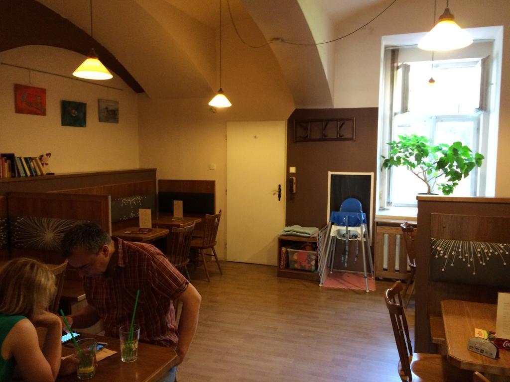 Charles Square Hostel Prag Exteriör bild