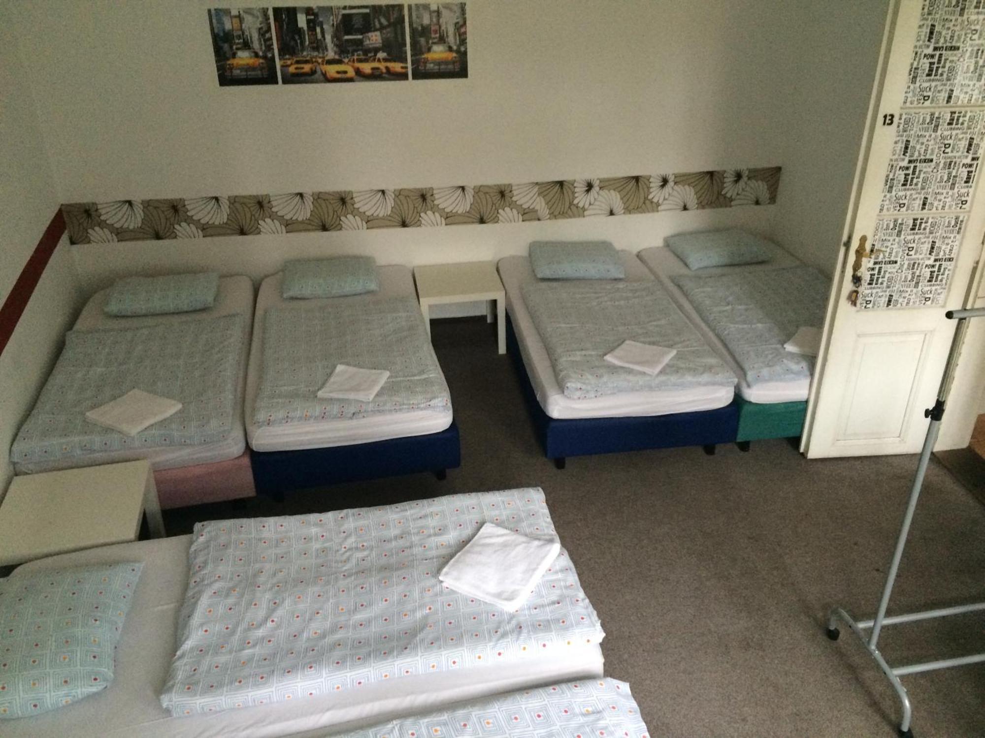Charles Square Hostel Prag Rum bild