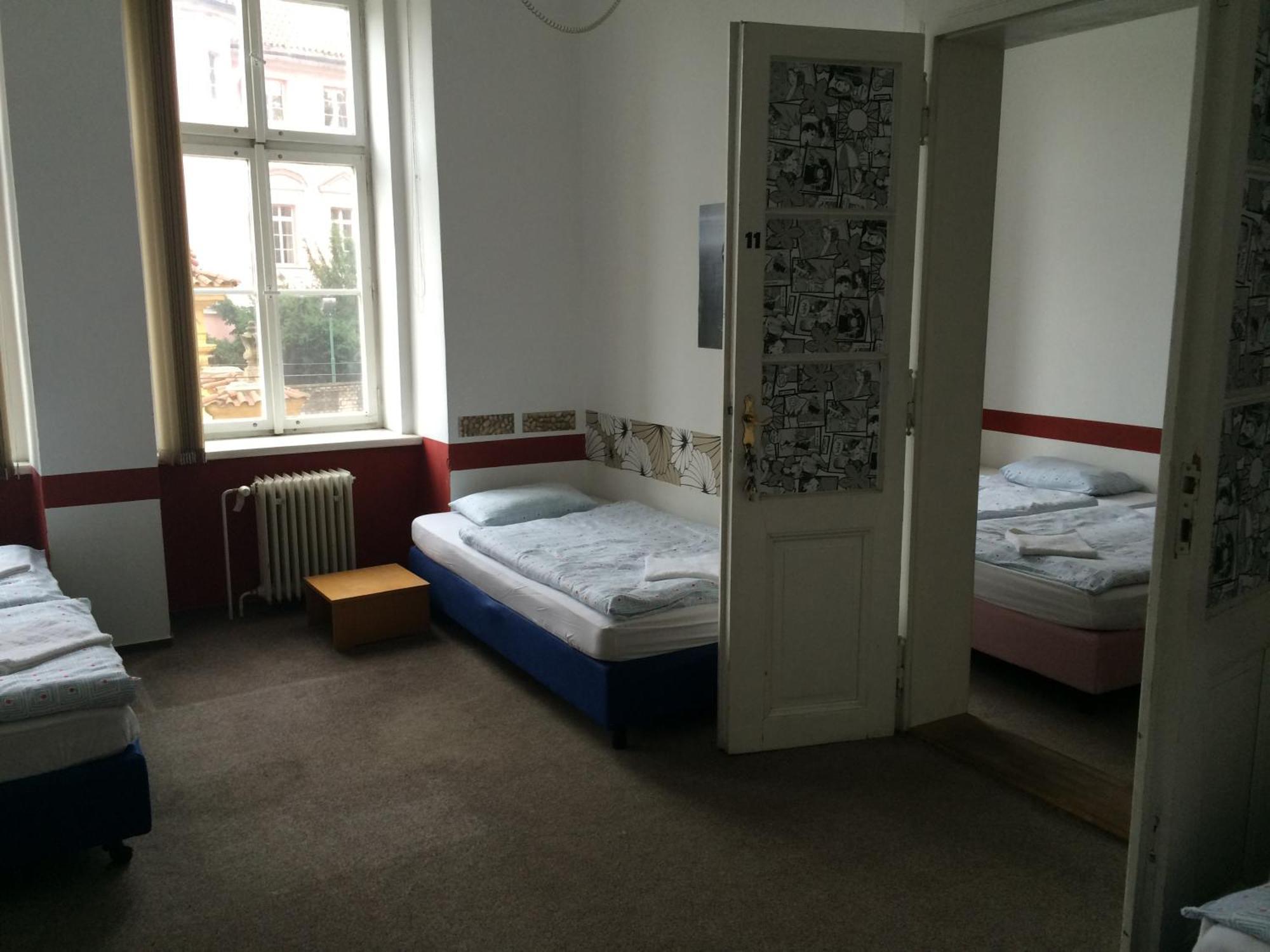 Charles Square Hostel Prag Rum bild