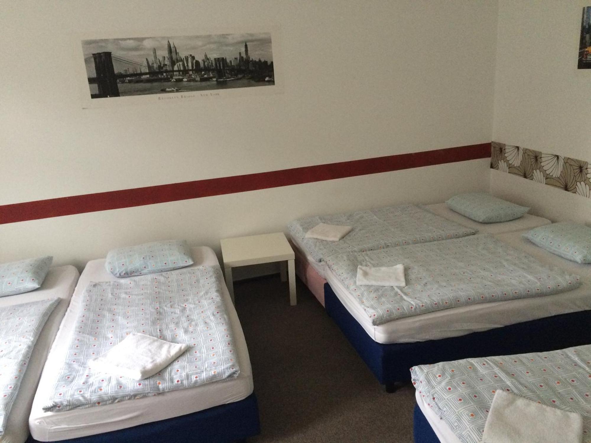 Charles Square Hostel Prag Rum bild