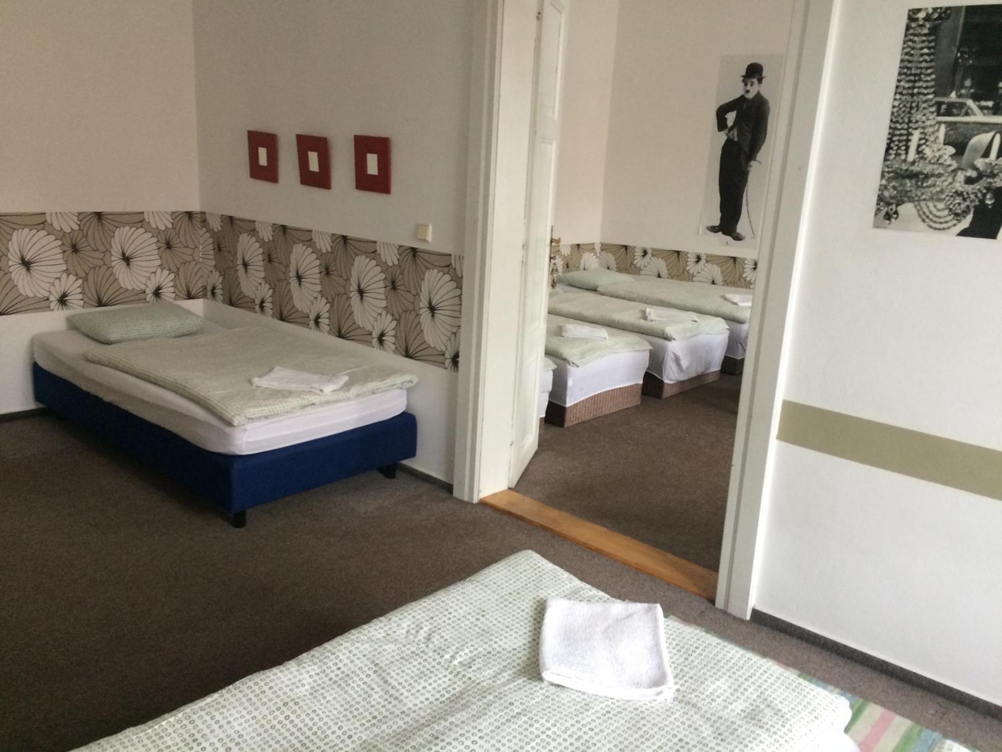 Charles Square Hostel Prag Rum bild