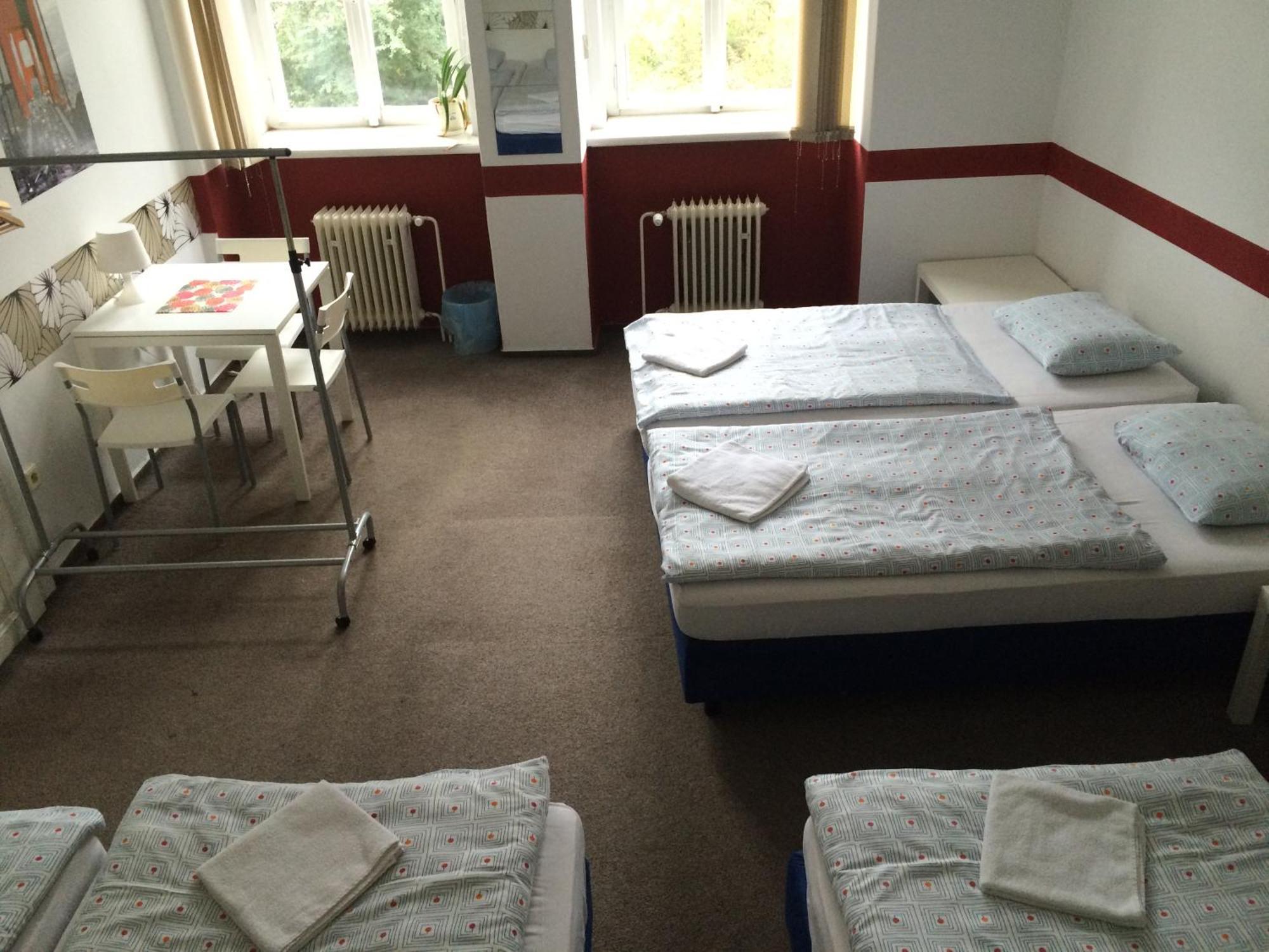 Charles Square Hostel Prag Rum bild