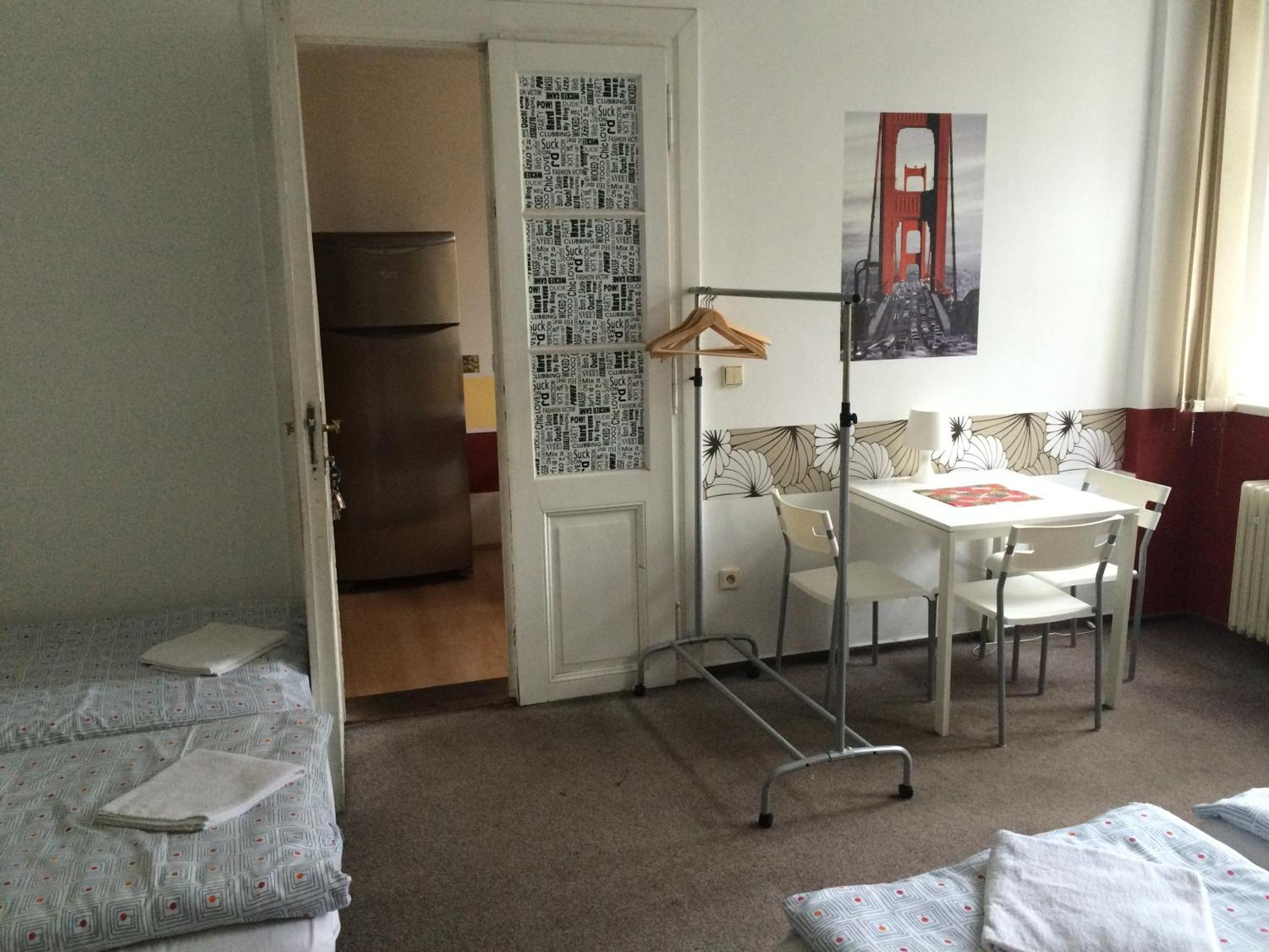 Charles Square Hostel Prag Rum bild