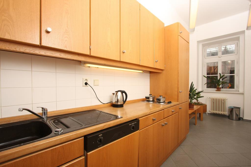 Charles Square Hostel Prag Exteriör bild